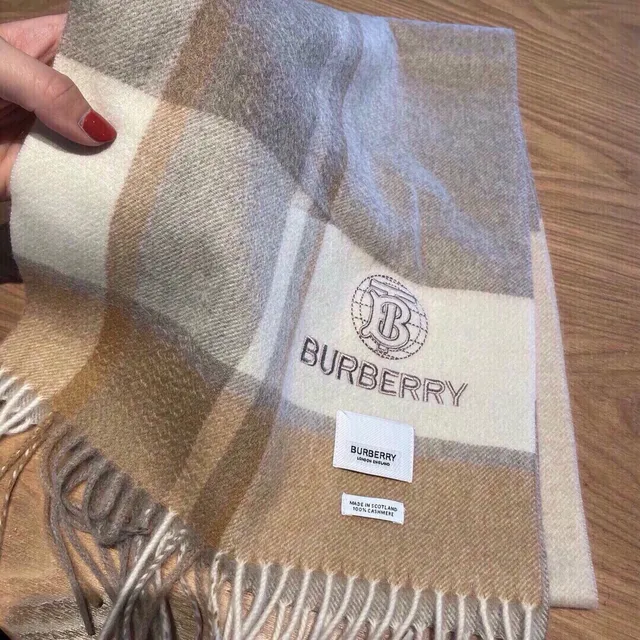 Burberry Classic Check ক্যাশমিয়ার স্কার্ফ 8