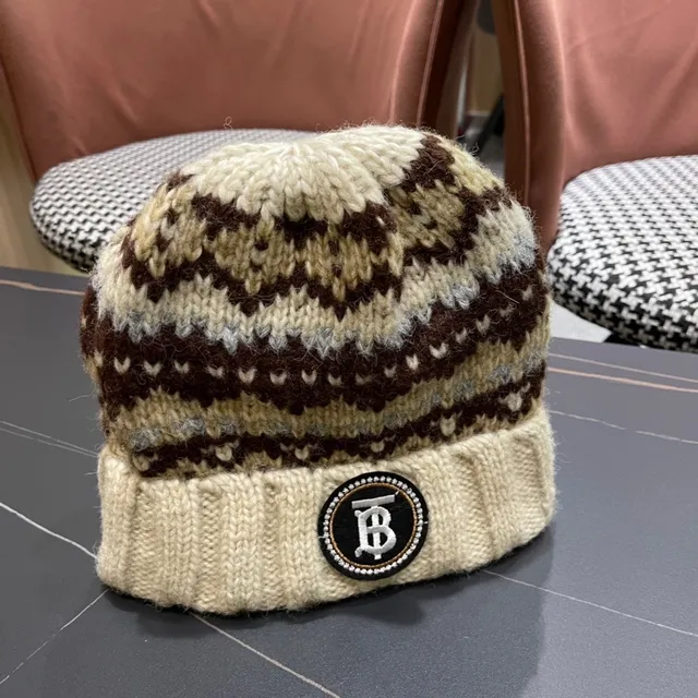 Burberry Fair Isle Beige Brown قبعة صوفية مع أكمام منقطة 3