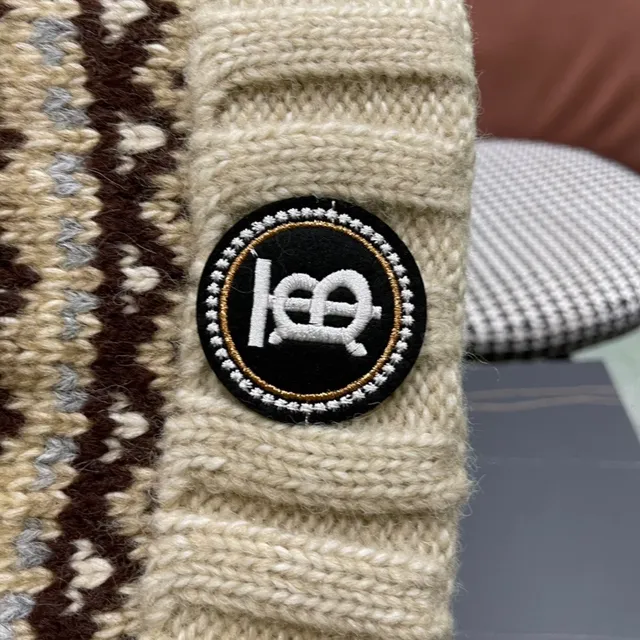 Burberry Fair Isle Beige Brown قبعة صوفية مع أكمام منقطة 5