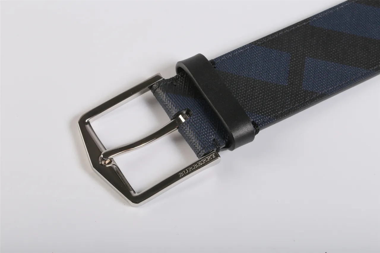 Burberry حزام جلدي هندسي أزرق بحري وأسود 3