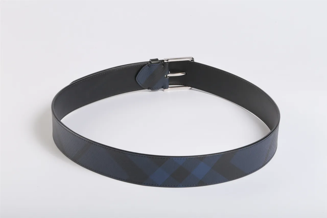 Burberry حزام جلدي هندسي أزرق بحري وأسود 6