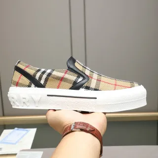 Burberry Knight بيج وأبيض سليب أون منصة Lifestyle Sneakers