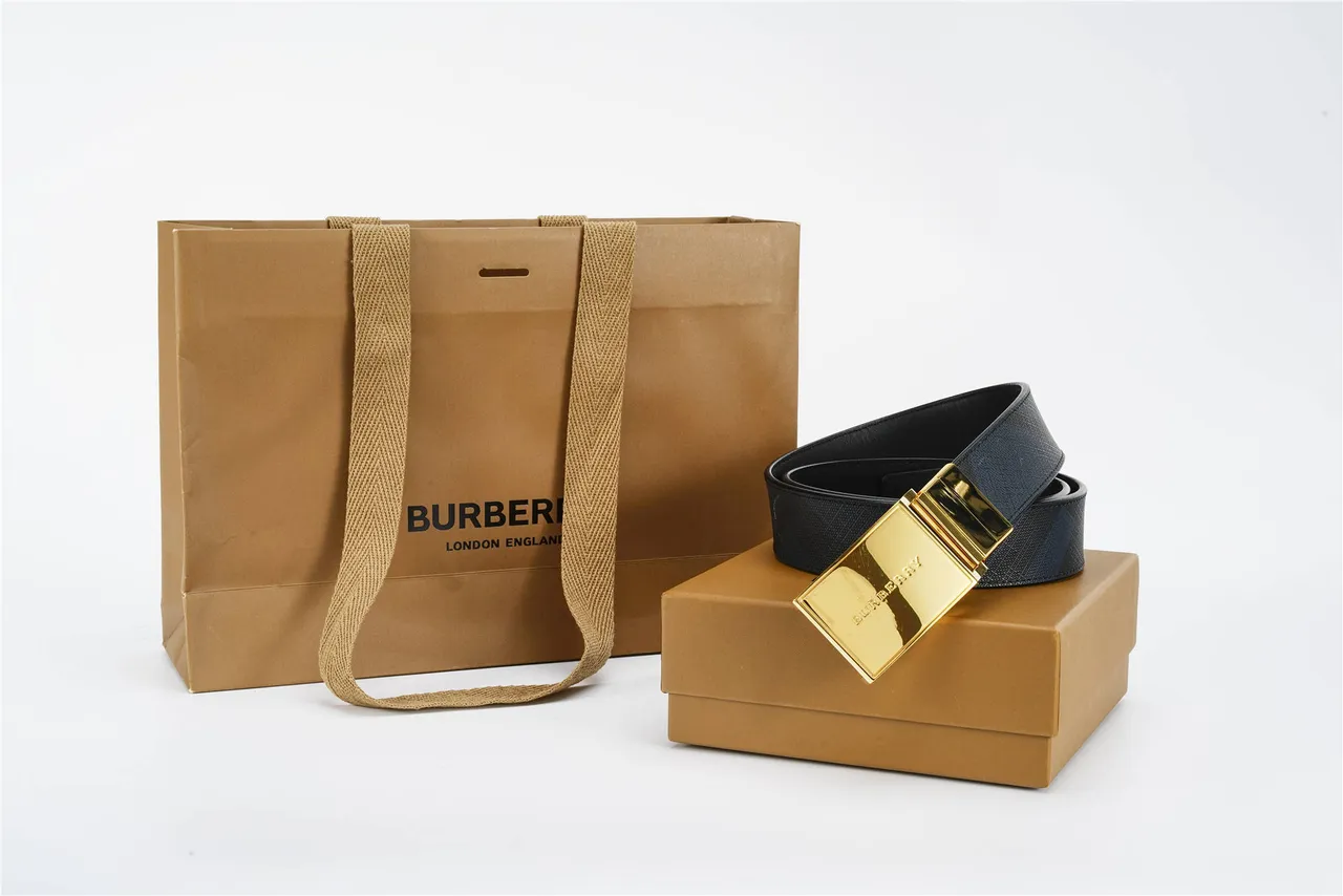 Burberry Knight Cinto de couro preto dourado com fivela retangular texturizada 5