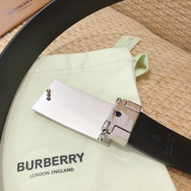 Burberry Knight cinto de couro preto 2