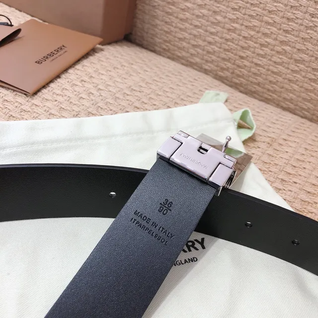 Burberry Knight cinto de couro preto 4