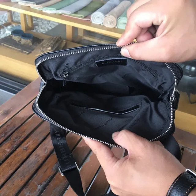 Burberry Knight Negro acolchado cuadrícula bolso cruzado 2