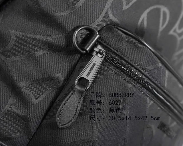 Burberry Knight sac à dos casual monogram tonal noir 6