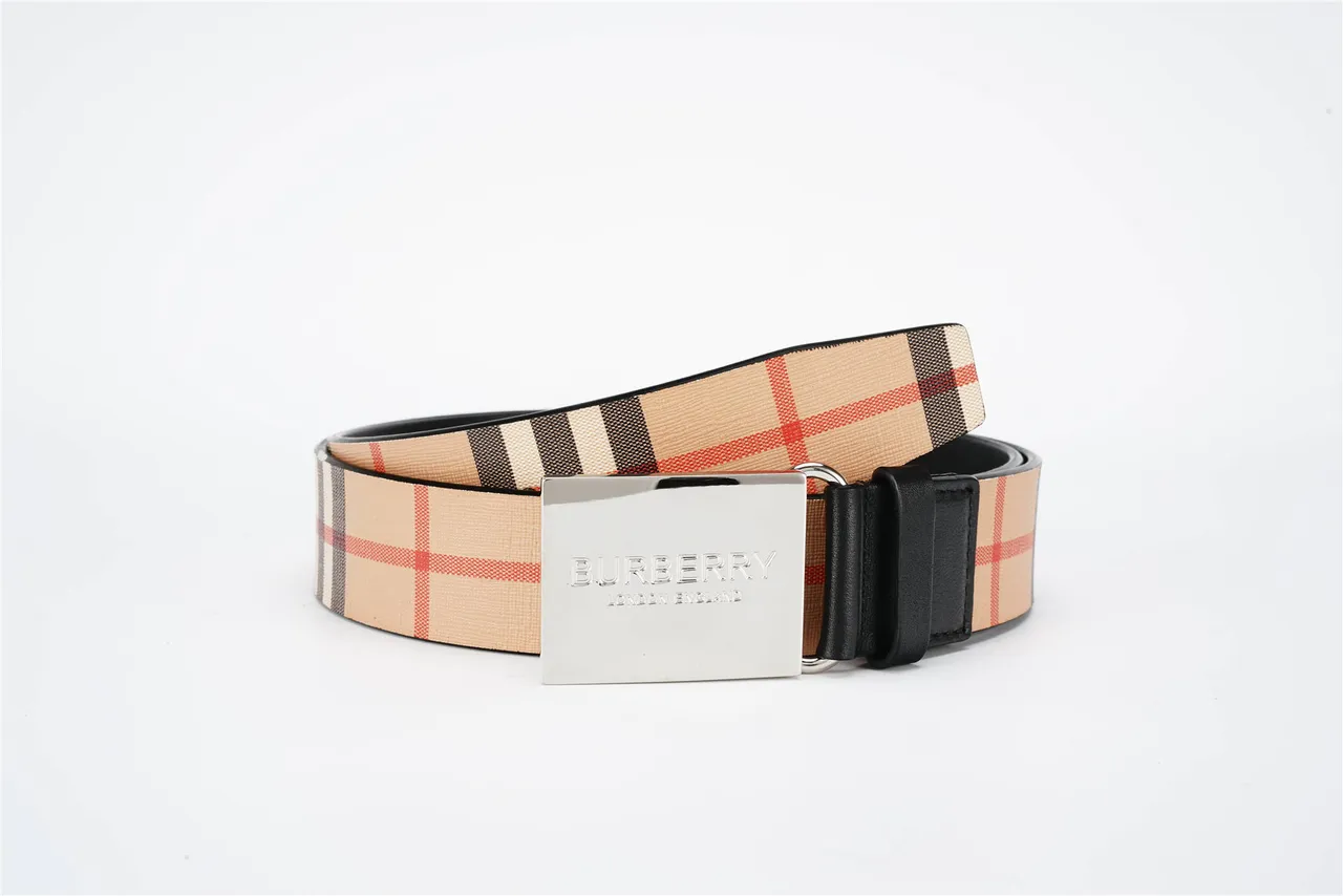 Burberry Knight House Check e cinto de couro preto 3