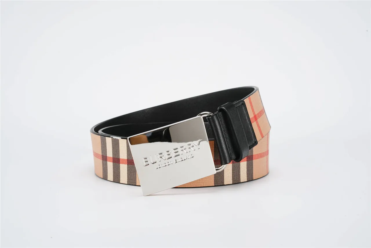 Burberry Knight House Check e cinto de couro preto 4