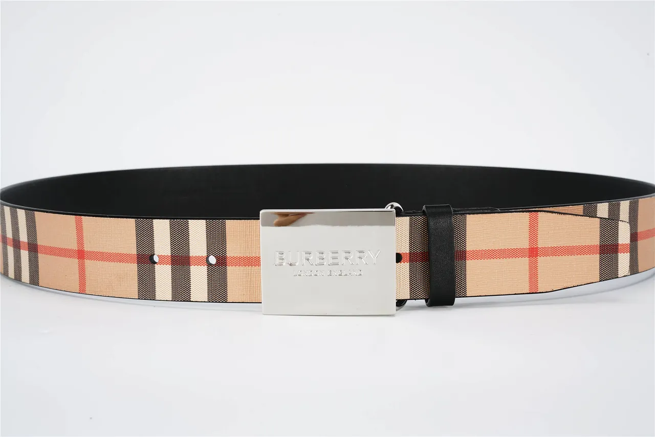 Burberry Knight House Check e cinto de couro preto 8