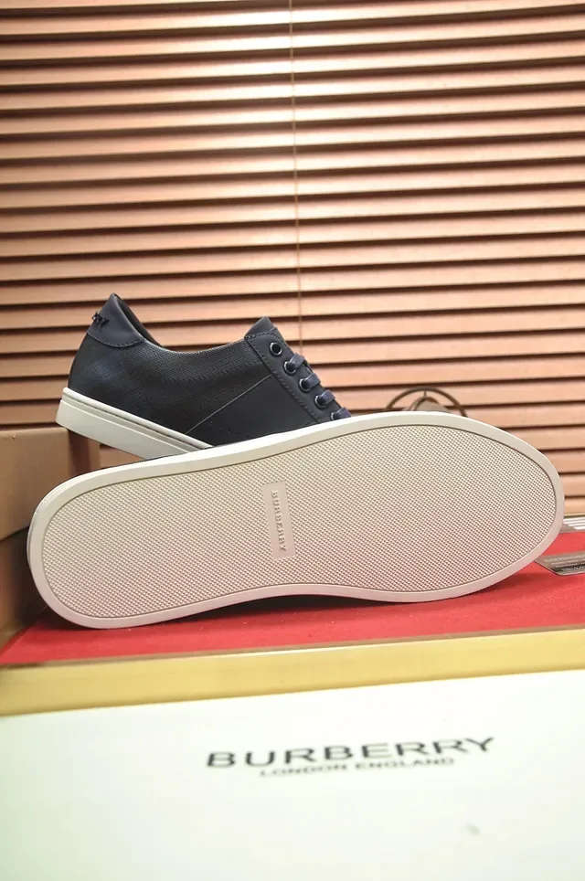 Burberry Knight أزرق بحري وكريمي lifestyle sneakers 2