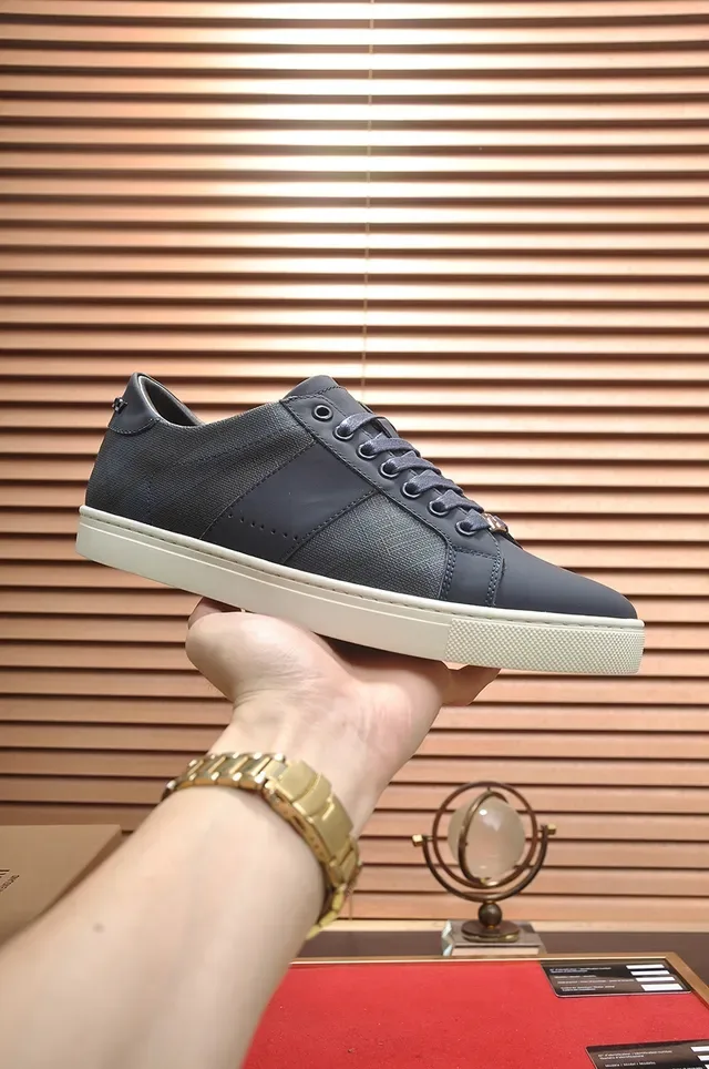 Burberry Knight أزرق بحري وكريمي lifestyle sneakers 4