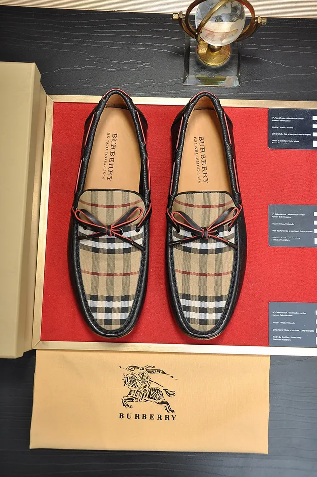 Burberry Loafer Noir Beige Cuir grainé Panel Nova Check Loafer 9