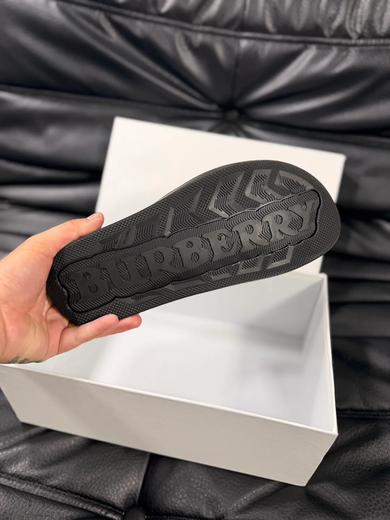 Burberry Slide কালো সাদা চামড়া প্ল্যাটফর্ম সোল স্লিপার্স 2