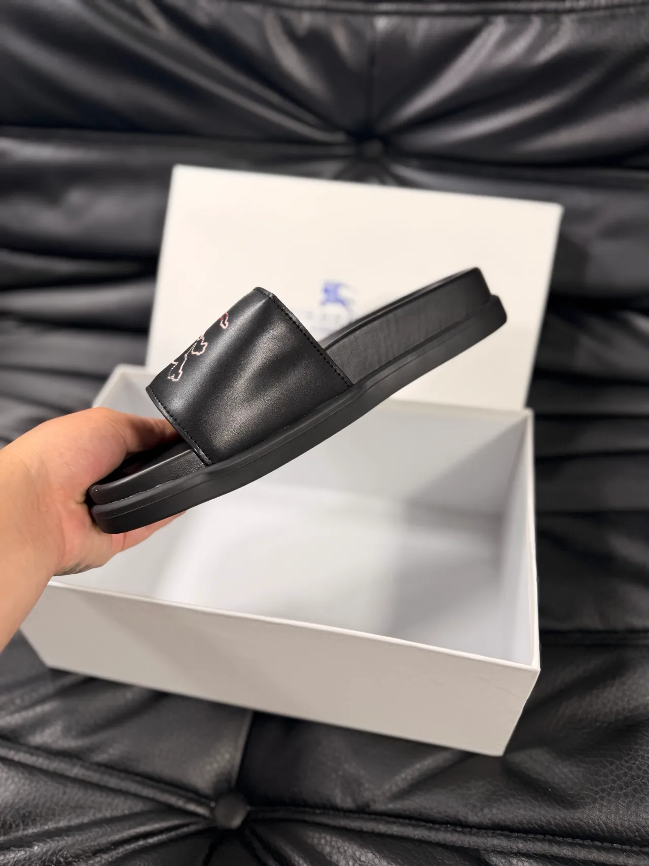 Burberry Slide কালো সাদা চামড়া প্ল্যাটফর্ম সোল স্লিপার্স 3