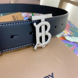Burberry TB Monogram Belt Negro Blanco Hebilla Oversized Costura Contraste Cinturón de Cuero