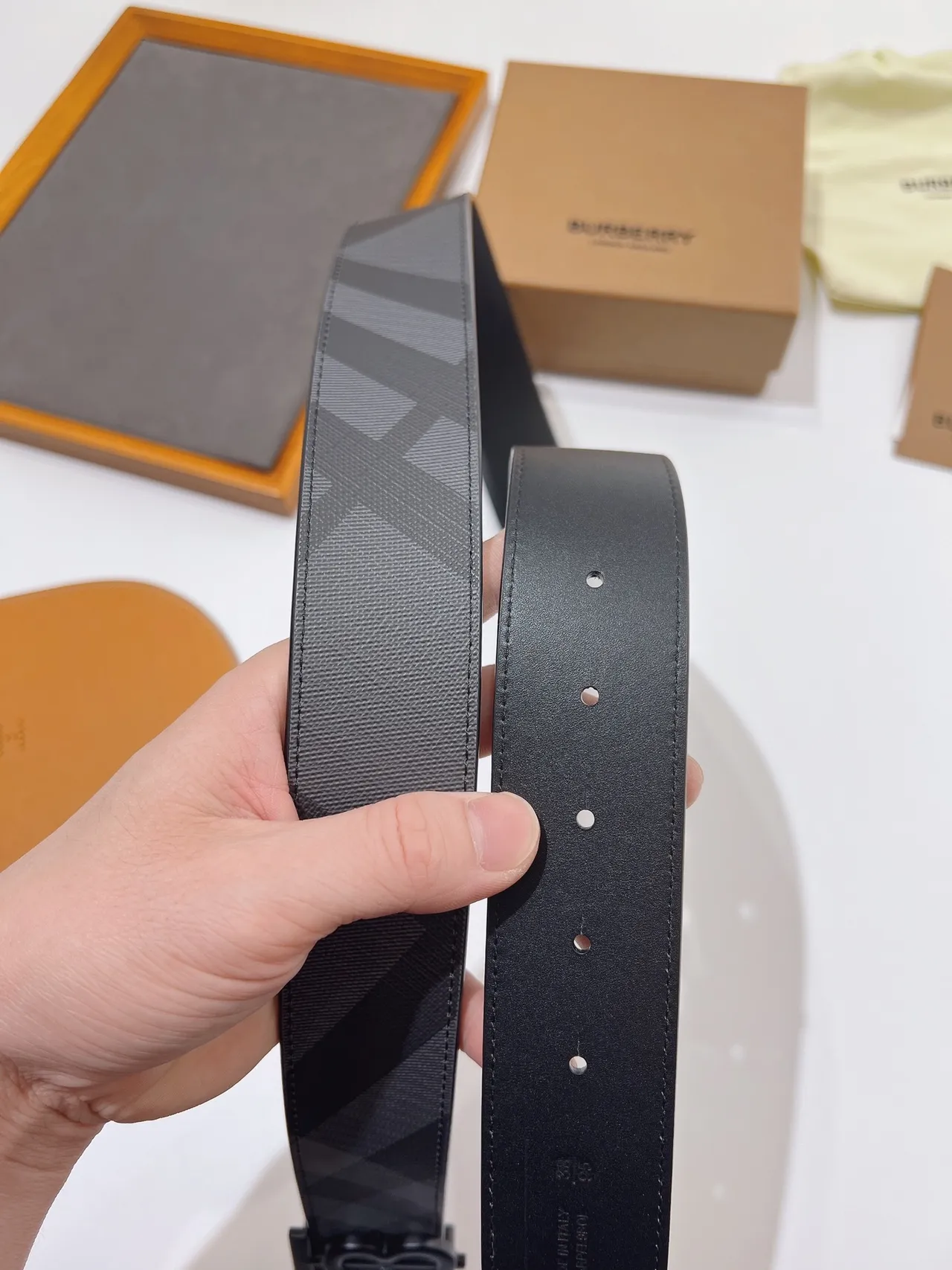Burberry TB Monogram Ceinture cuir noir gris boucle imprimé à carreaux sangle canvas 4