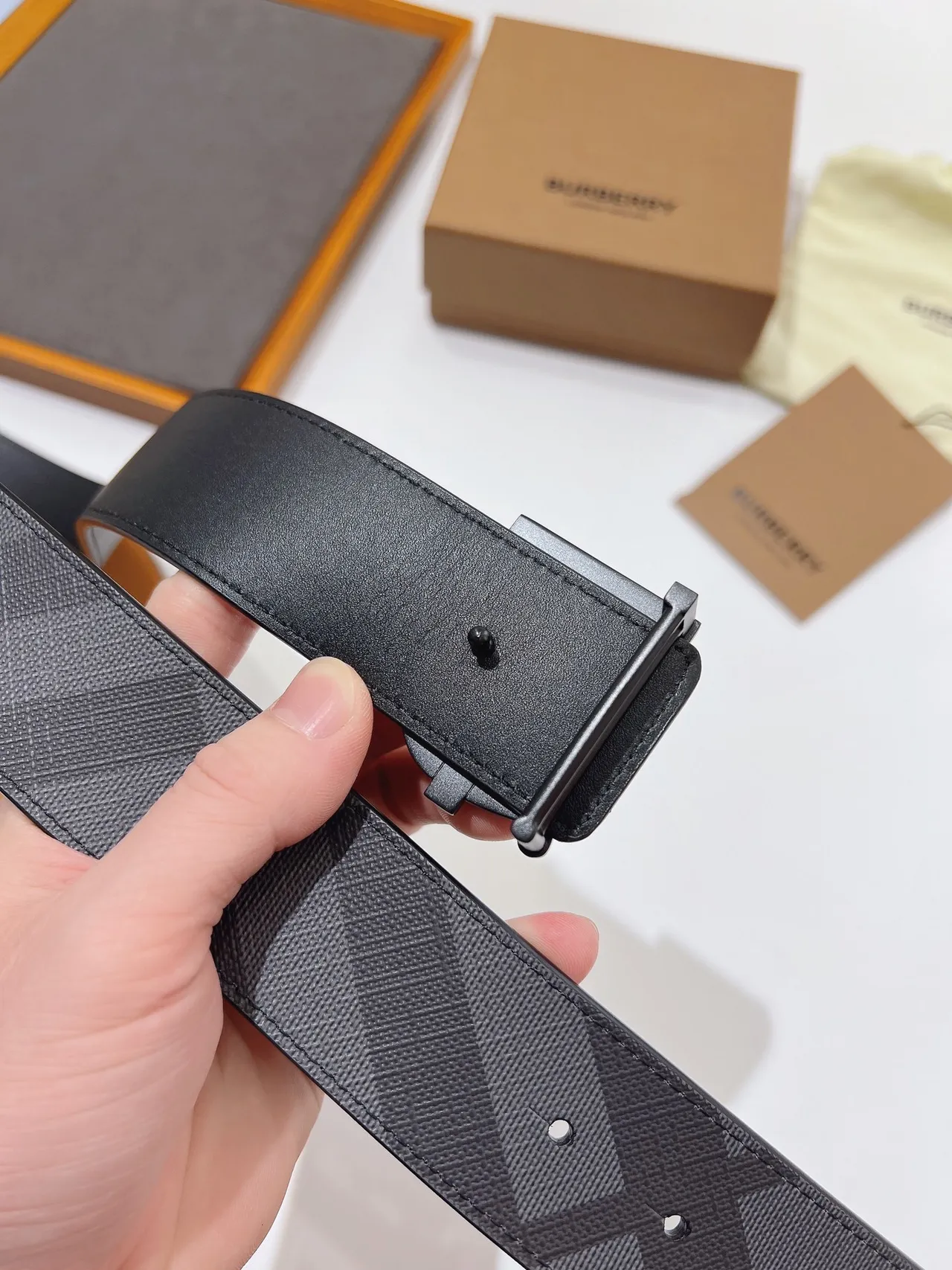 Burberry TB Monogram Ceinture cuir noir gris boucle imprimé à carreaux sangle canvas 6