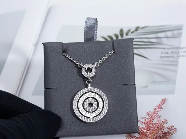 Bvlgari B.zero1 बृत्ताकार पावे डायमंड नेकलेस 3