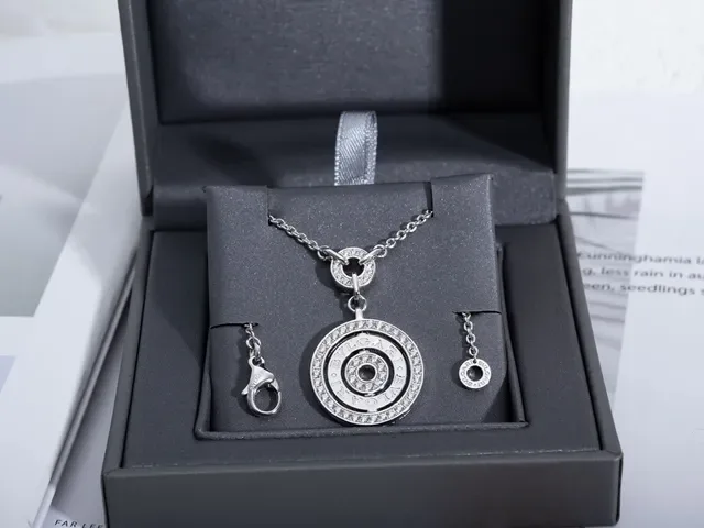 Bvlgari B.zero1 बृत्ताकार पावे डायमंड नेकलेस 4