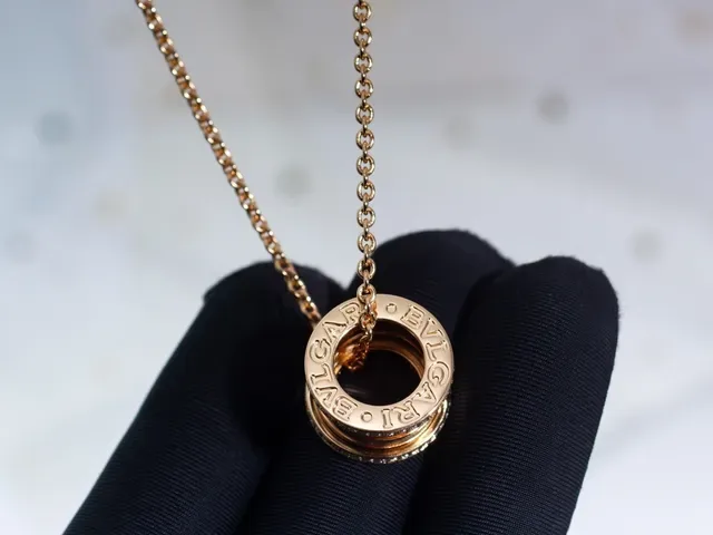 Bvlgari B.zero1 玫瑰金圆柱形镶钻项链 9