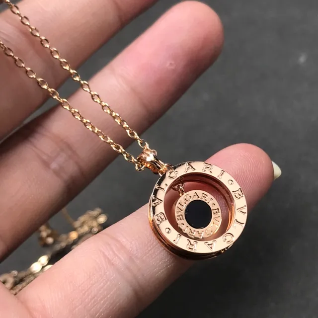 Bvlgari B.zero1 قلادة ذهب فضة متحدة المركز مزدوجة الحلقات منحوتة بحروف العلامة التجارية 3