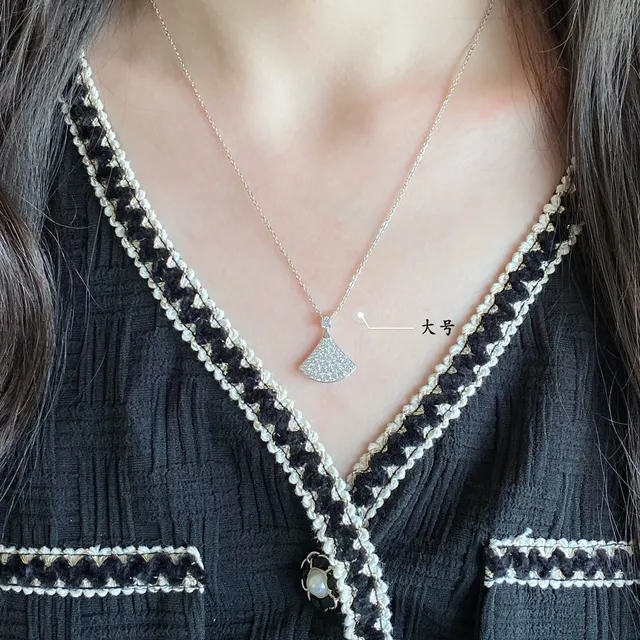 Bvlgari Divas’ Dream Fan-Shaped Pavé Diamond Necklace 9