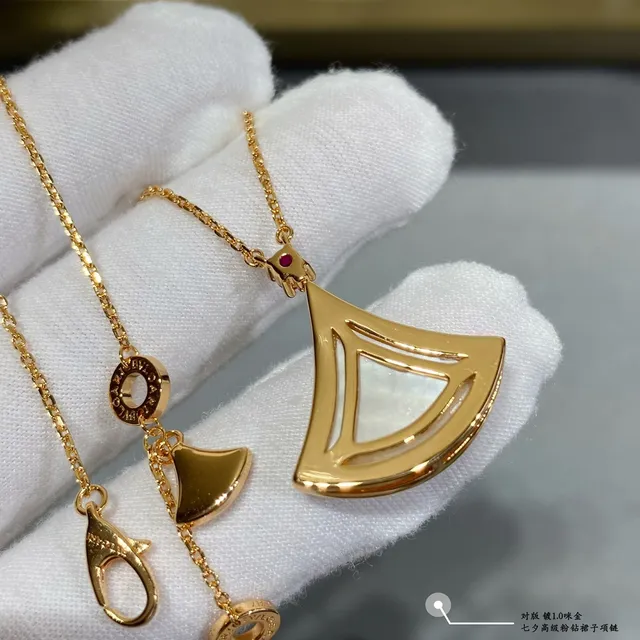Bvlgari Divas’ Dream সোনার গোলাপি পাখনার আকারের মাদার-অফ-পার্ল ইনলেস নেকলেস 2