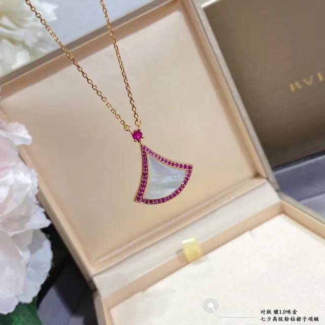 Bvlgari Divas’ Dream সোনার গোলাপি পাখনার আকারের মাদার-অফ-পার্ল ইনলেস নেকলেস 6