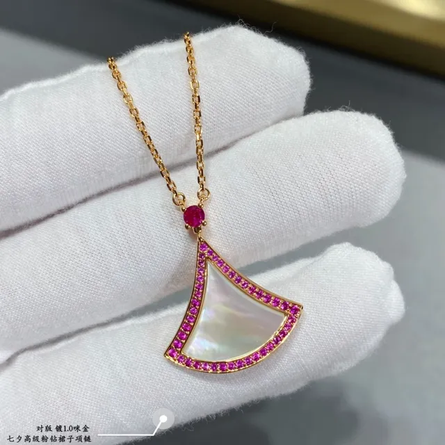 Bvlgari Divas’ Dream সোনার গোলাপি পাখনার আকারের মাদার-অফ-পার্ল ইনলেস নেকলেস 7