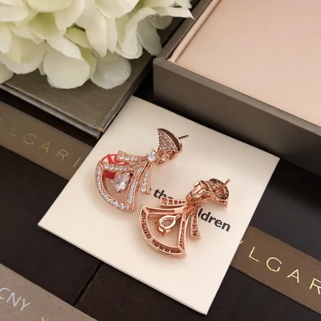 Bvlgari Divas’ Dream Collier en or blanc avec motif en forme d'éventail diamants pavé 2