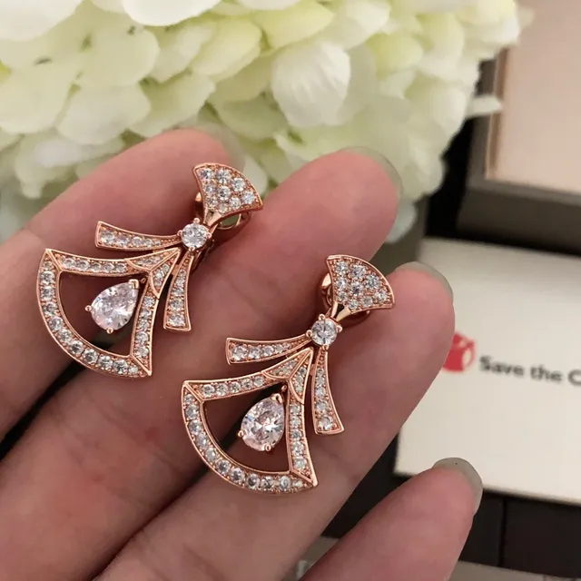 Bvlgari Divas’ Dream Collier en or blanc avec motif en forme d'éventail diamants pavé 3