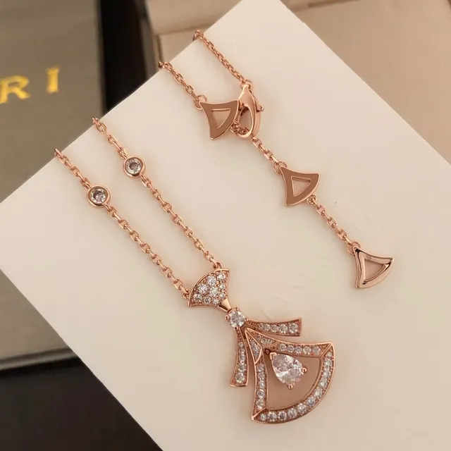 Bvlgari Divas’ Dream Collier en or blanc avec motif en forme d'éventail diamants pavé 4