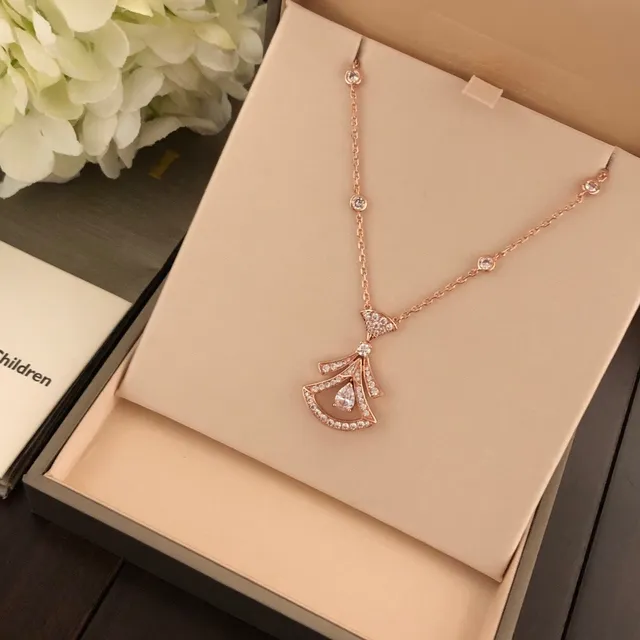 Bvlgari Divas’ Dream Collier en or blanc avec motif en forme d'éventail diamants pavé 5