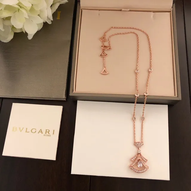 Bvlgari Divas’ Dream Collier en or blanc avec motif en forme d'éventail diamants pavé 6
