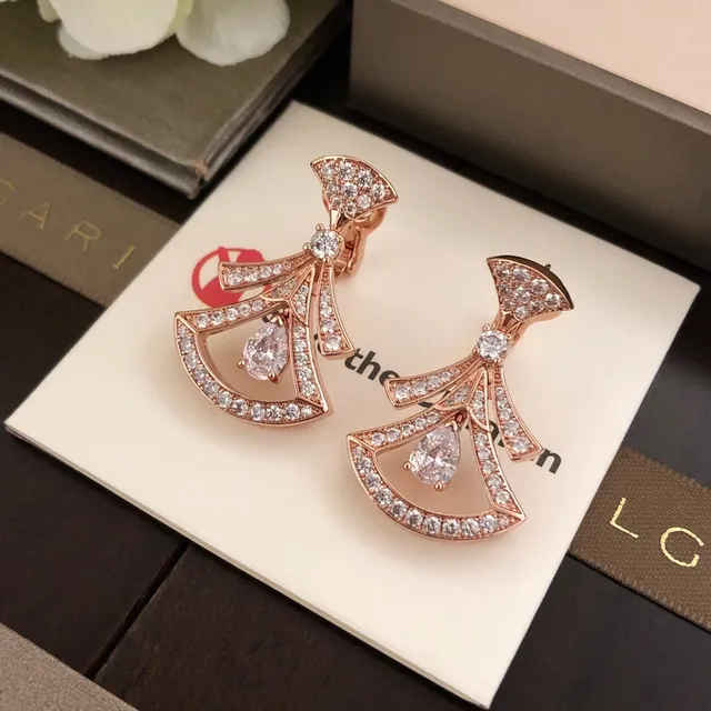 Bvlgari Divas’ Dream Collier en or blanc avec motif en forme d'éventail diamants pavé 7