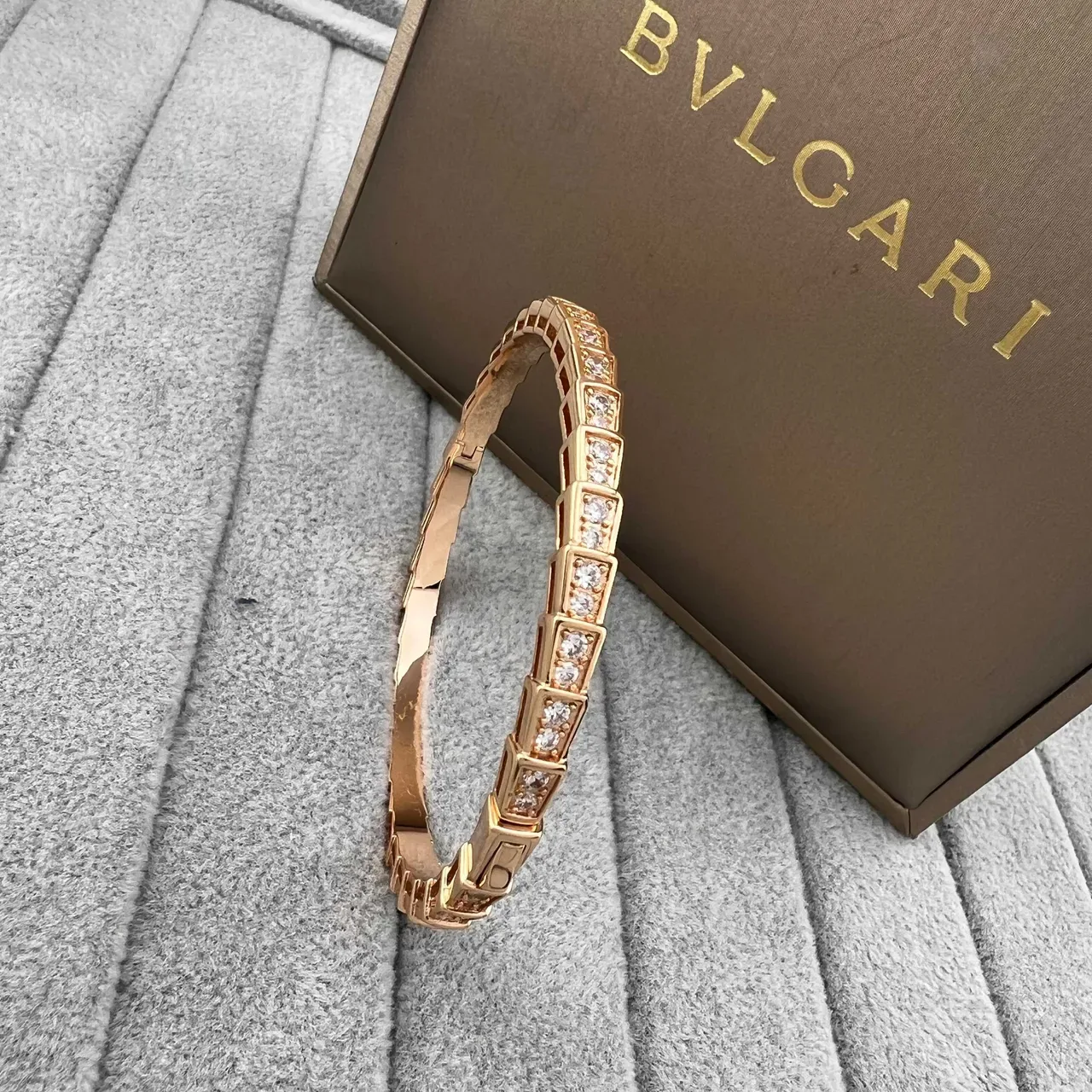 Bvlgari 幾何 Pavé-Set 硬質手鐲 3