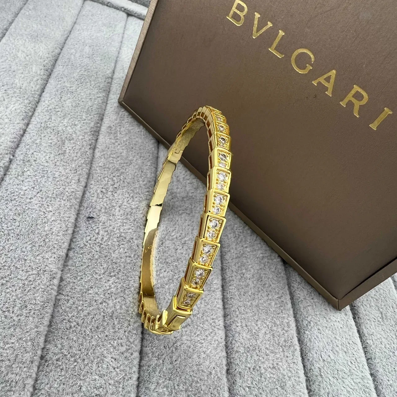 Bvlgari 幾何 Pavé-Set 硬質手鐲 4