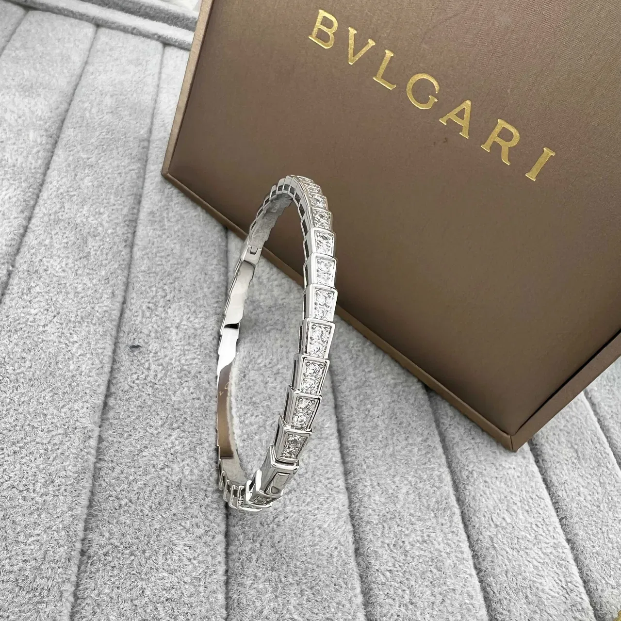 Bvlgari 幾何 Pavé-Set 硬質手鐲 5