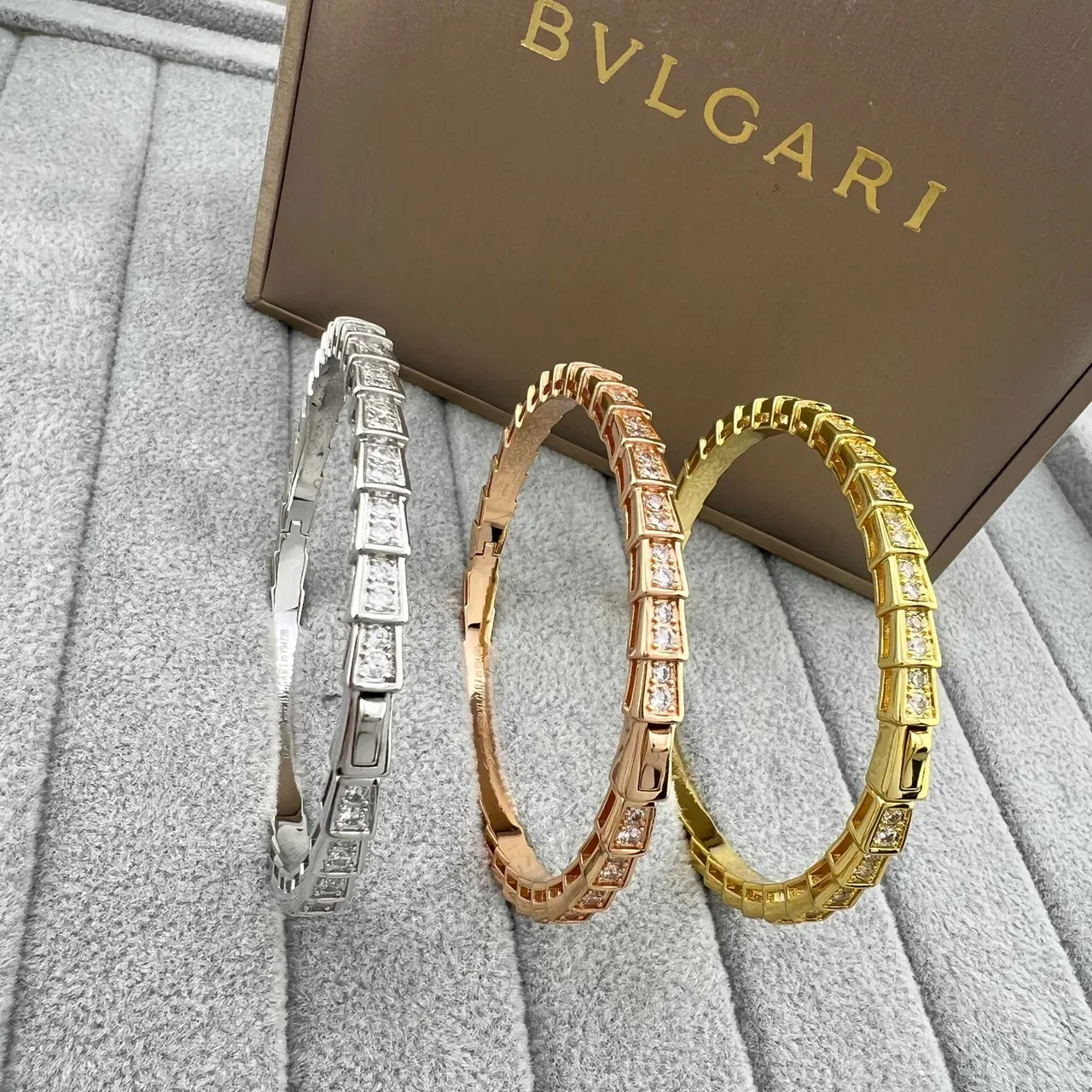 Bvlgari 幾何 Pavé-Set 硬質手鐲 6
