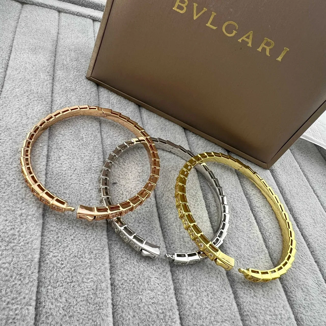 Bvlgari 幾何 Pavé-Set 硬質手鐲 7