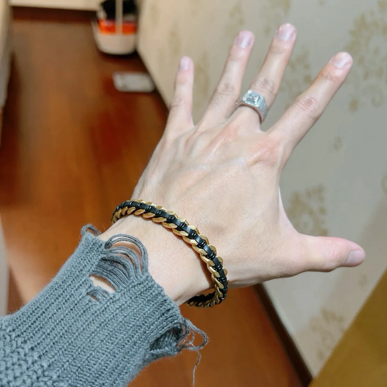 Bvlgari Bracelet Chaîne Dorée et Noire Enveloppée de Cordon 4