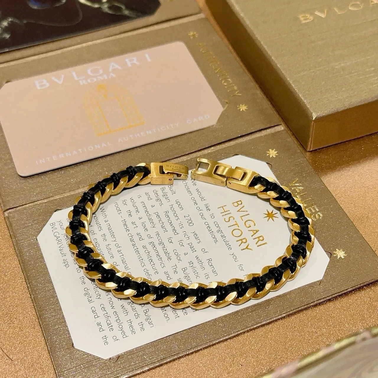Bvlgari Bracelet Chaîne Dorée et Noire Enveloppée de Cordon 6