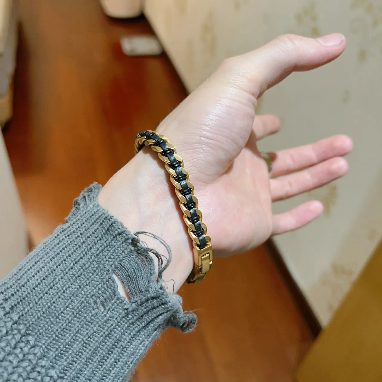 Bvlgari Bracelet Chaîne Dorée et Noire Enveloppée de Cordon 7