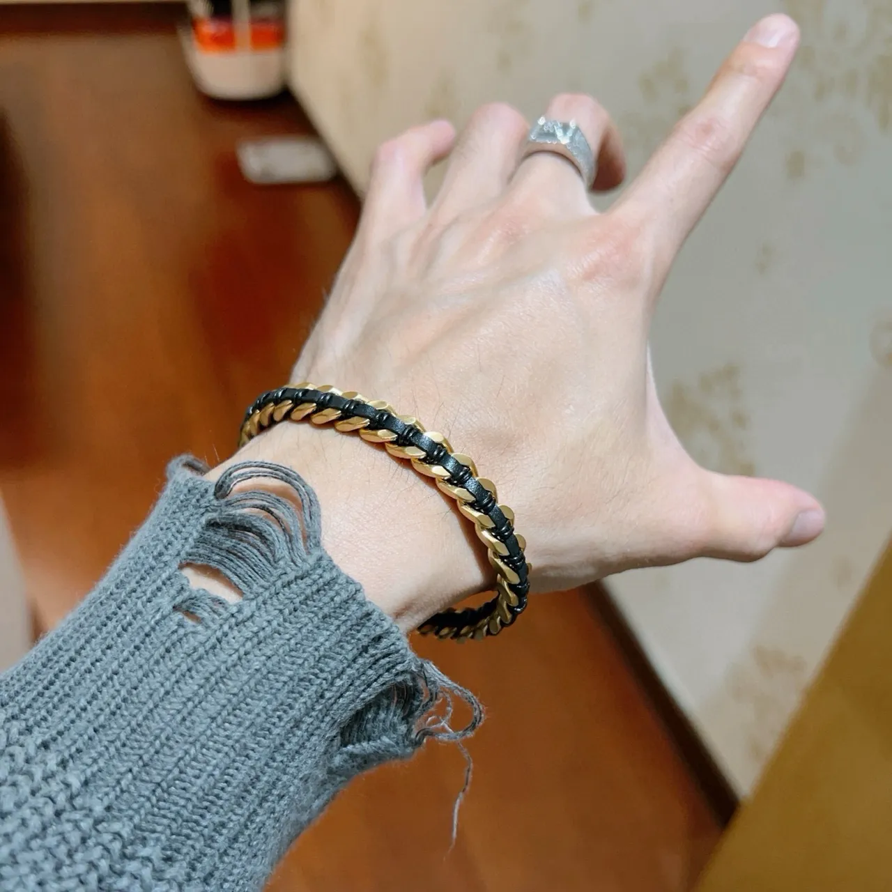 Bvlgari Bracelet Chaîne Dorée et Noire Enveloppée de Cordon 8