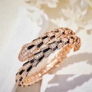 Bvlgari سوار ذهب أسود ثعبان ملتف نقش مقياس سداسي