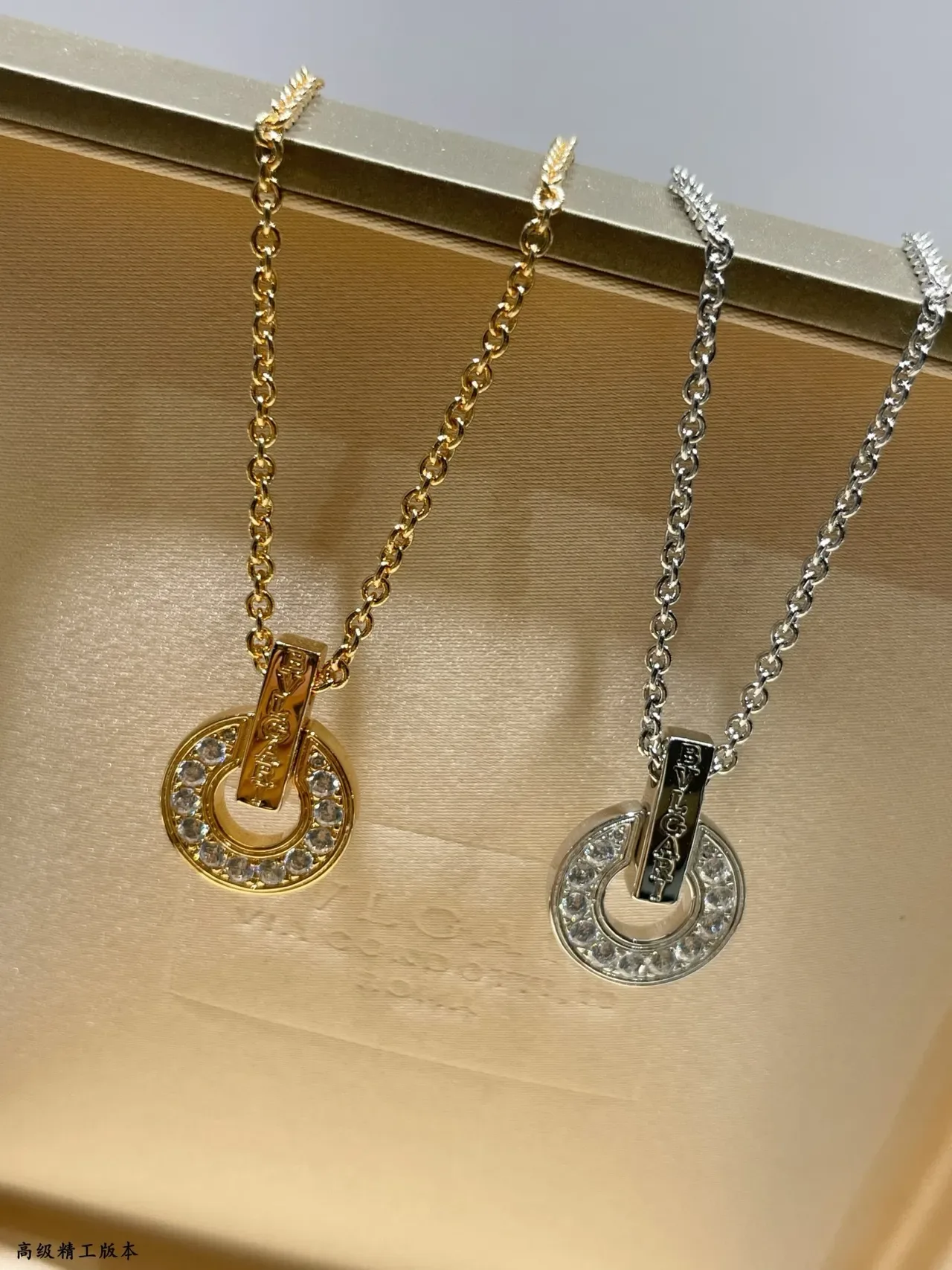 Bvlgari قلادة ذهبية فضية دائرية مفتوحة الحلقة مرصعة بالحجارة الشفافة بالبافيه 2