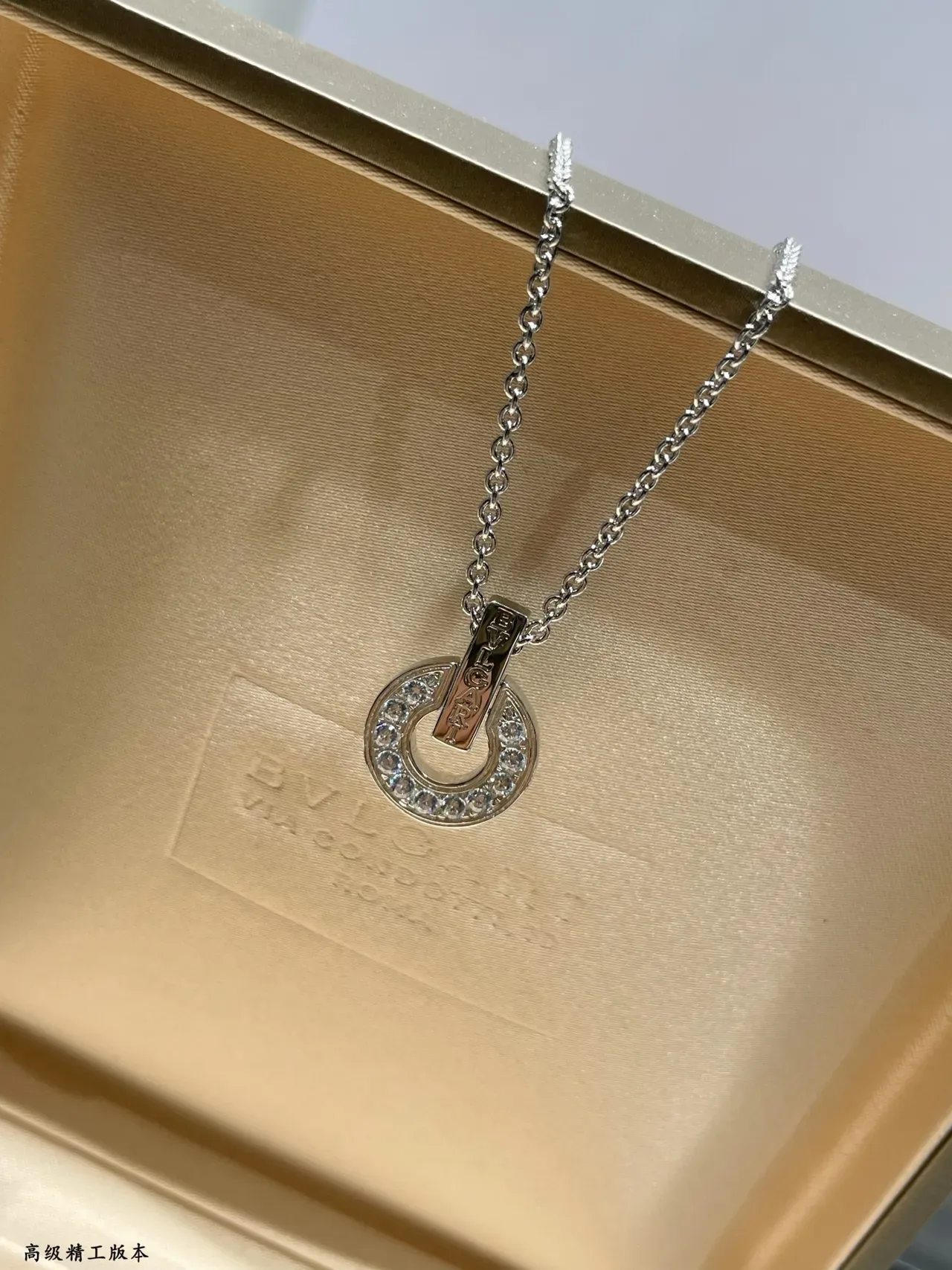 Bvlgari قلادة ذهبية فضية دائرية مفتوحة الحلقة مرصعة بالحجارة الشفافة بالبافيه 3