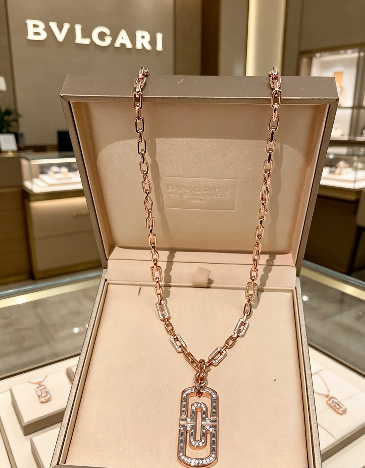 Bvlgari Gold Transparent Rose Pavé-Set Diamonds Necklace 7