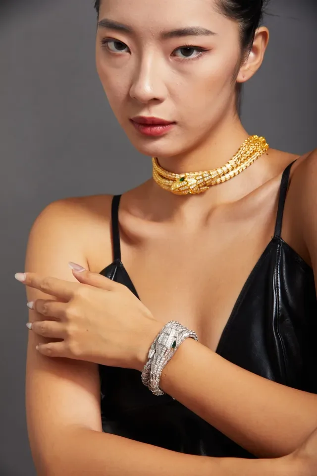 Bvlgari Serpenti High Jewelry Diamond and Emerald Coiled Bracelet 2